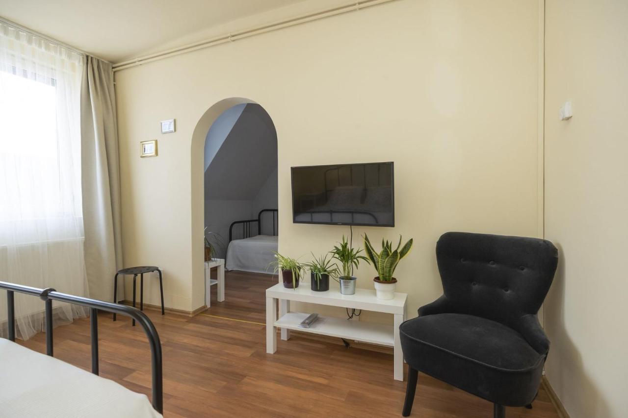 Hosoek Apartment *
